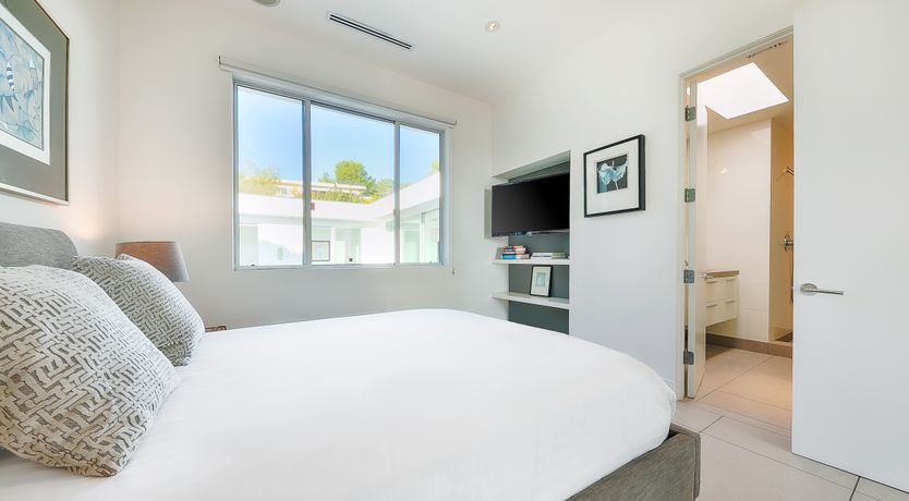 Photo of Beverly Hills Chic