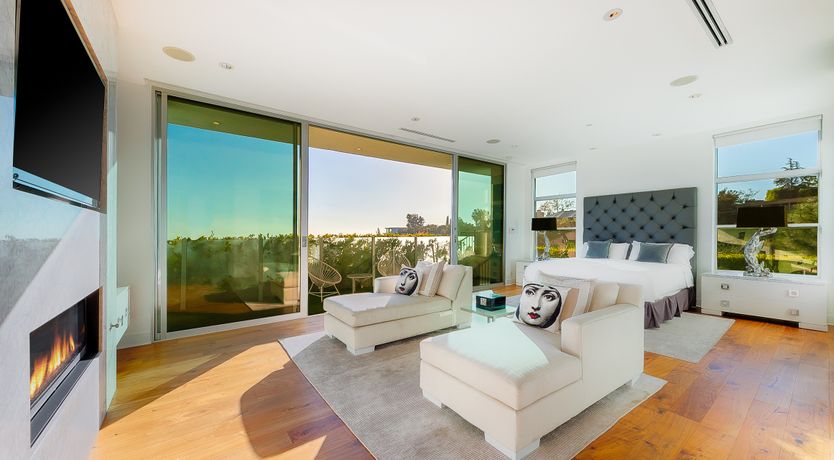 Photo of Beverly Hills Chic