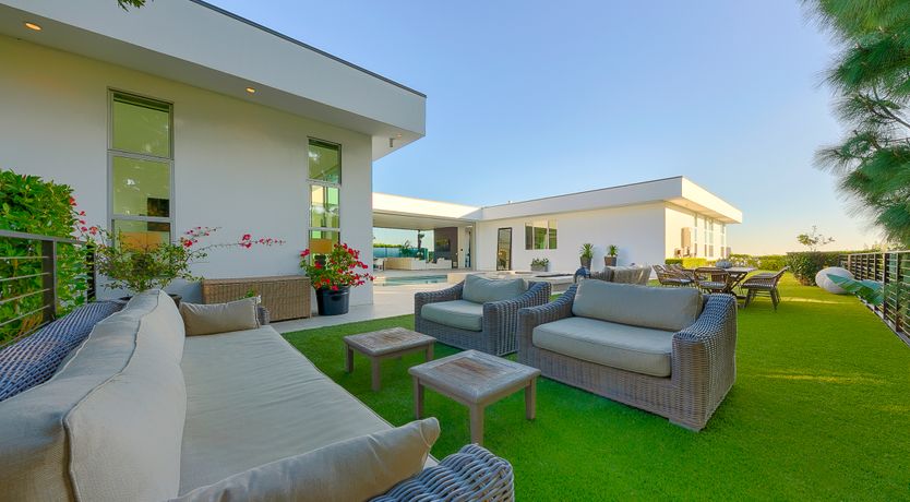 Photo of Beverly Hills Chic