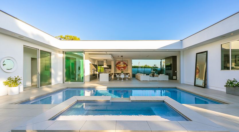 Photo of Beverly Hills Chic