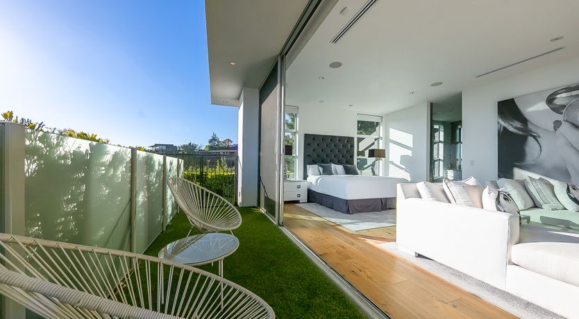 Photo of Beverly Hills Chic