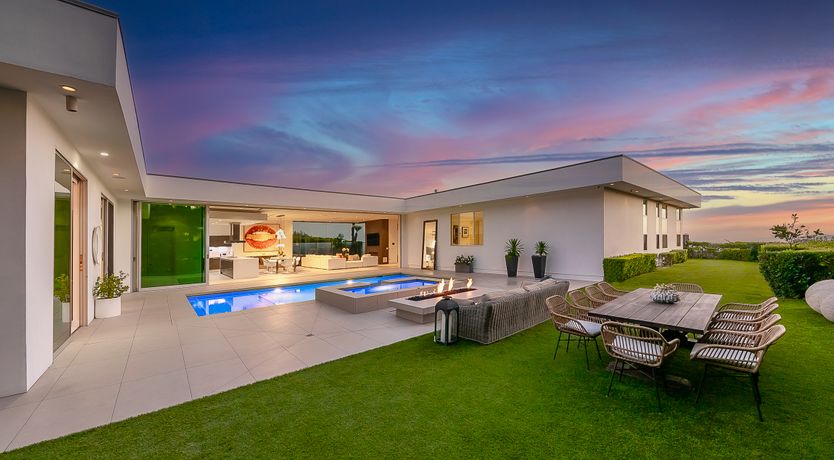 Photo of Beverly Hills Chic