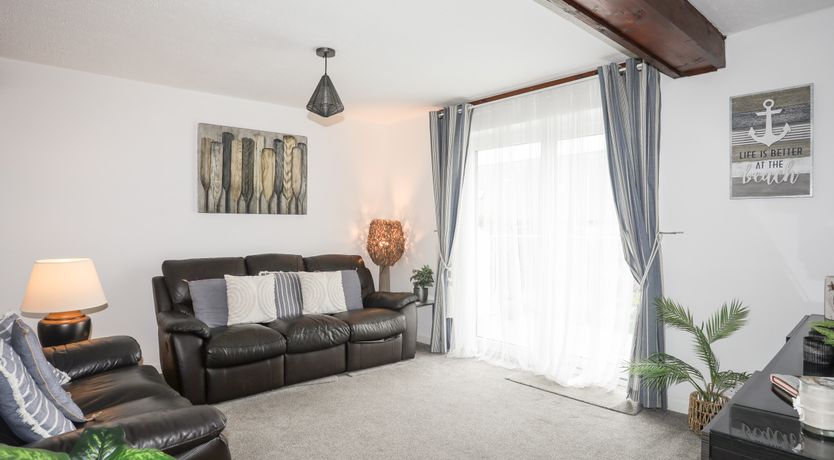 Photo of Bywyd Da (232 Cae Du)