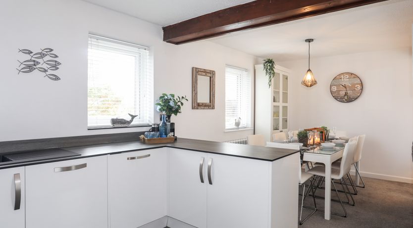 Photo of Bywyd Da (232 Cae Du)