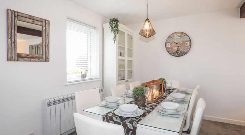 Photo of Bywyd Da (232 Cae Du)