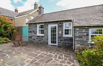 Ty Llaeth Cottage Holiday Home