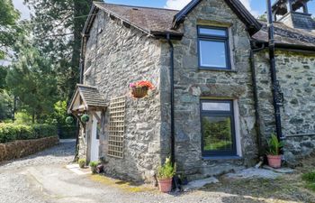 Y Bwthyn Holiday Home