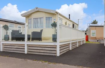 2 Sea View Lodge Holiday Home