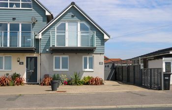 Sea View Holiday Home