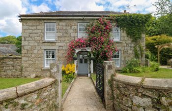 Connie's Cottage Holiday Home