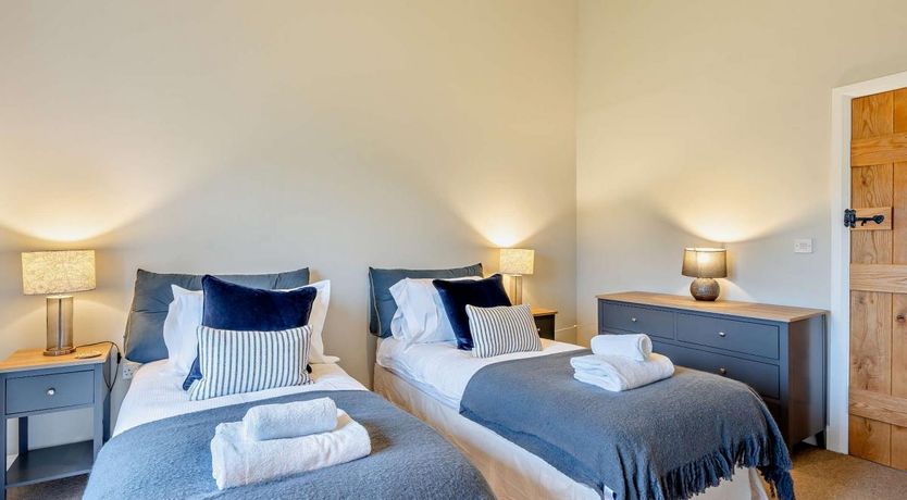 Photo of 3 Bed in Corton Denham