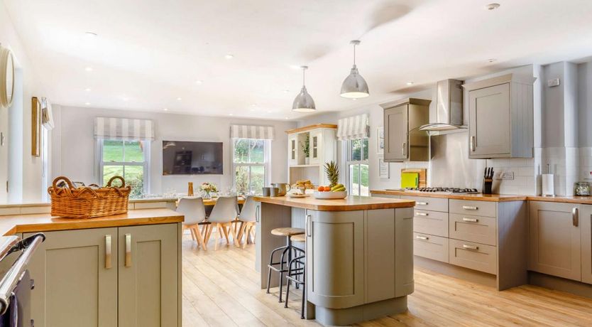 Photo of 3 Bed in Perranarworthal