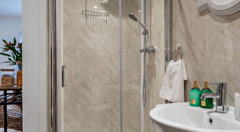 Photo of 1 Bed in Newport