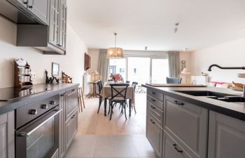 Lucette quiet but central Holiday Home