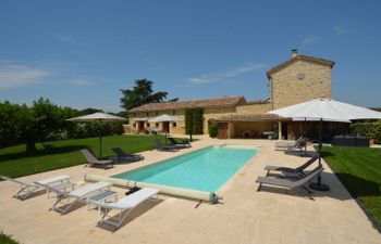 Le Mas des Trois Anges Holiday Home