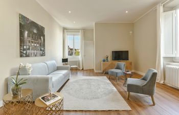 Florentine Flush Holiday Home