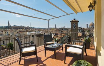 Florentine Flush Holiday Home