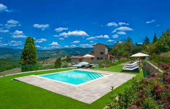 Tuscan Hilltop Holiday Home