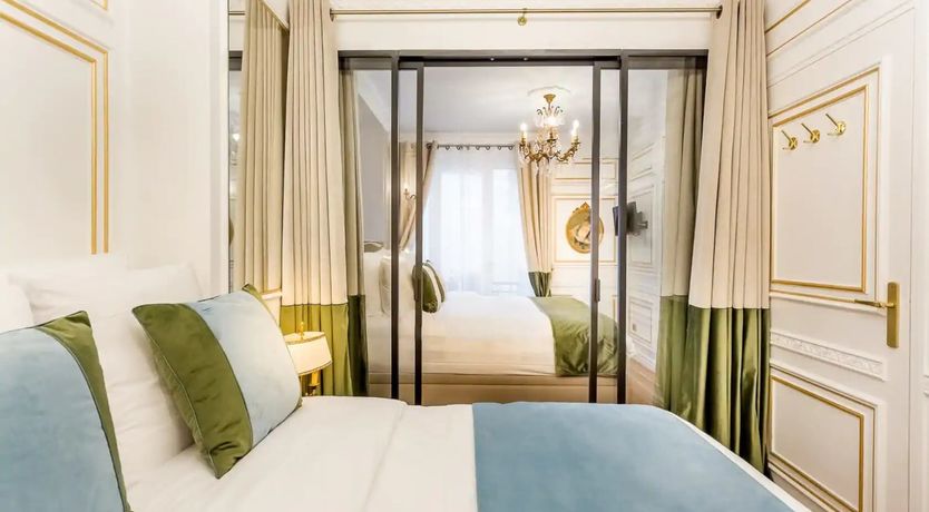 Photo of Parisian Pot of Gold