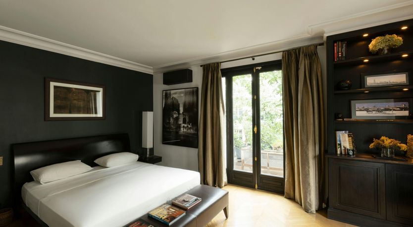 Photo of Velours Rouge