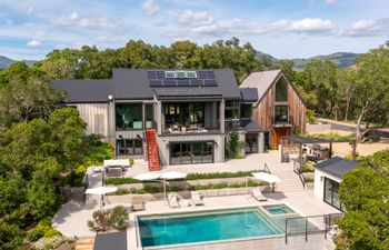 Cabernet & Clover Holiday Home