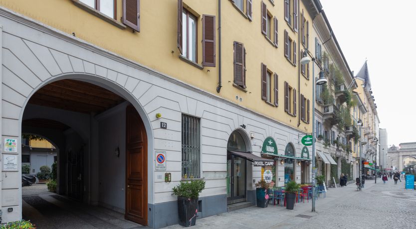 Photo of Madunina Shadow