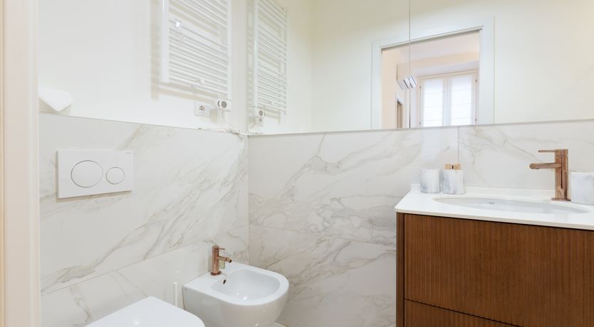 Photo of Madunina Shadow