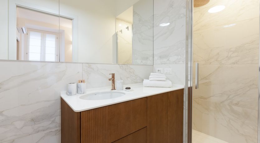 Photo of Madunina Shadow