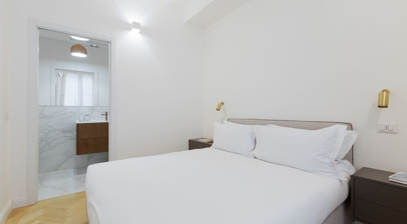 Photo of Madunina Shadow