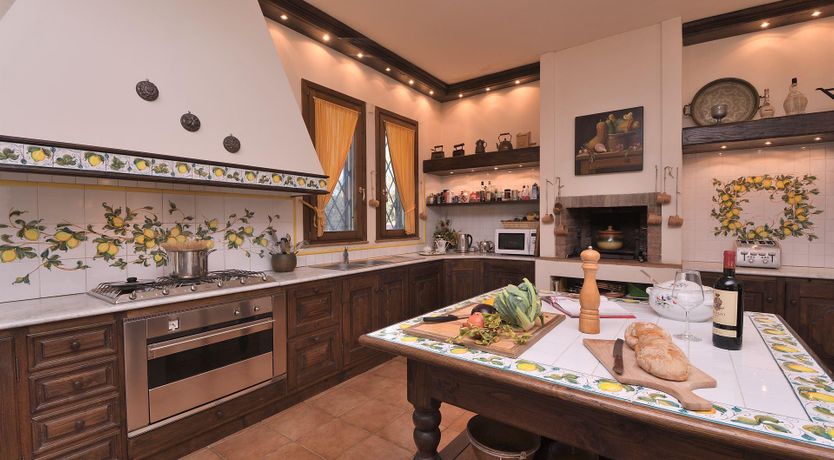 Photo of Leonardo's Muse