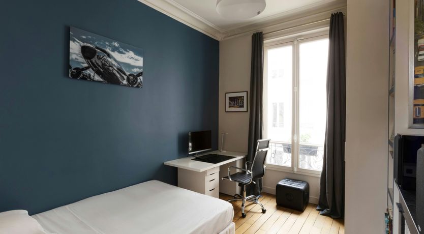 Photo of Parisian Boulevard