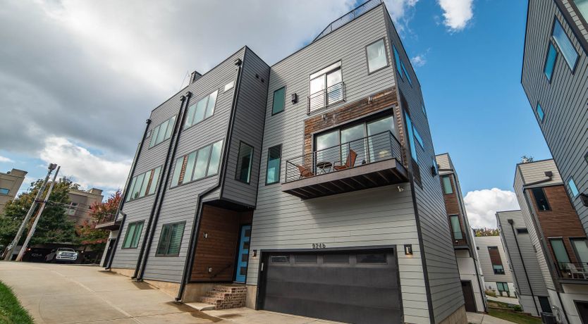 Photo of Charlotte Chic