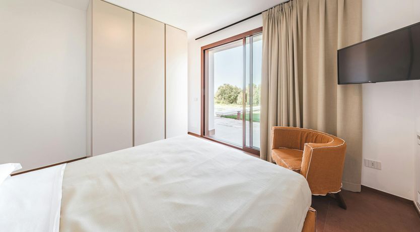 Photo of Sapphire Waters