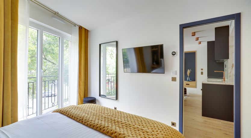 Photo of Amber Avenue