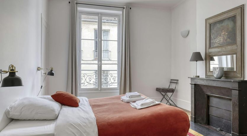 Photo of The Parisian Light