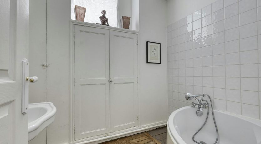 Photo of The Parisian Light