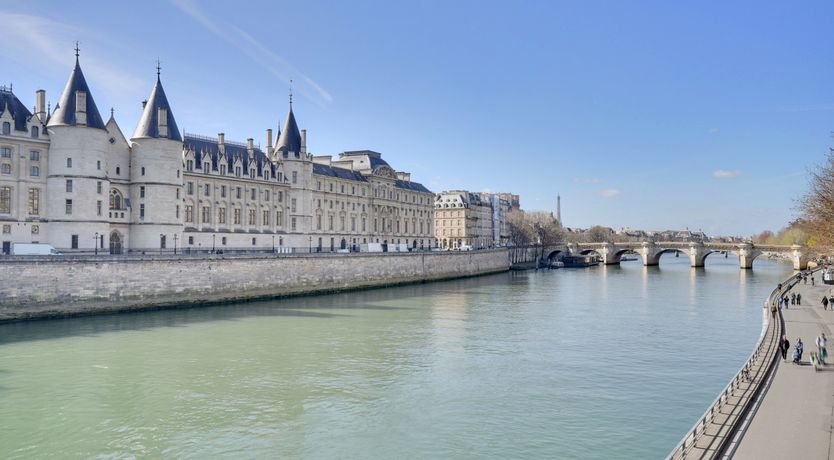 Photo of Louvre Love Song