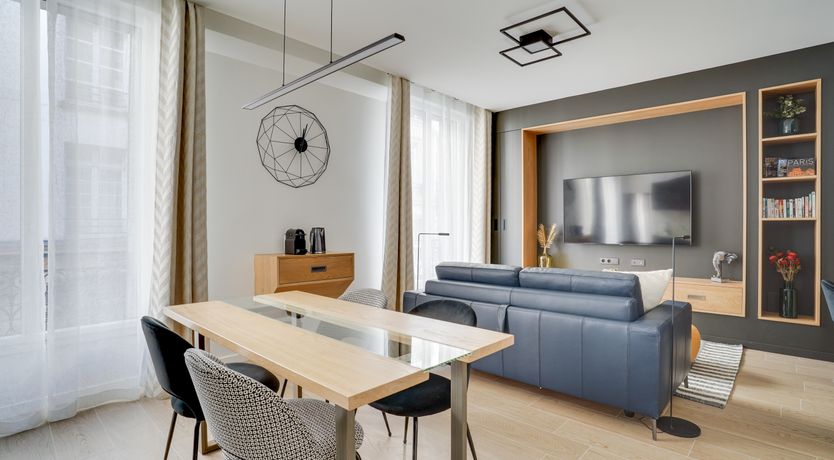 Photo of Louvre Love Song