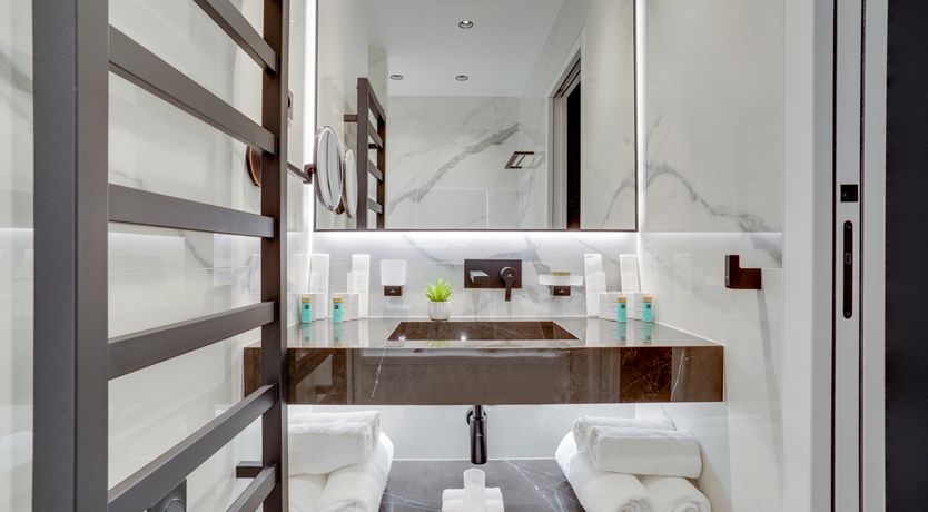 Photo of Louvre Love Song