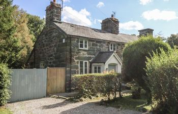 Islwyn Holiday Home