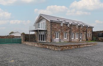 Caeau Gwynion Farm Holiday Home