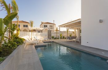 Nissi Oasis Holiday Home