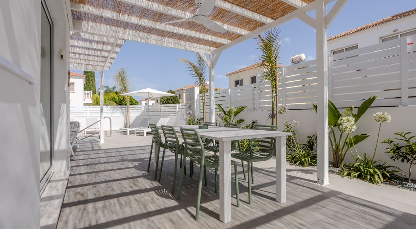 Photo of Nissi Oasis