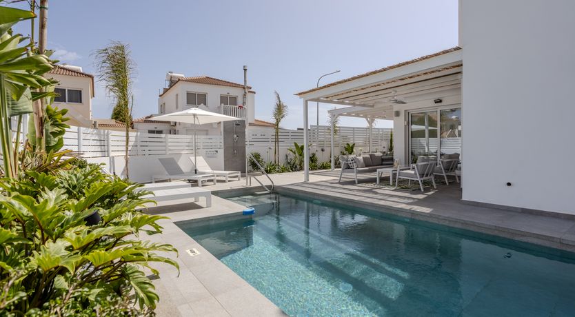 Photo of Nissi Oasis