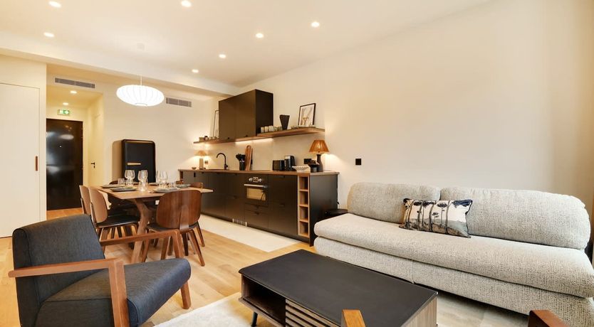 Photo of Parisian Glow