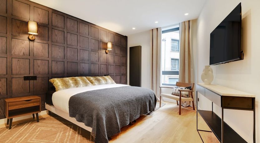 Photo of Parisian Glow