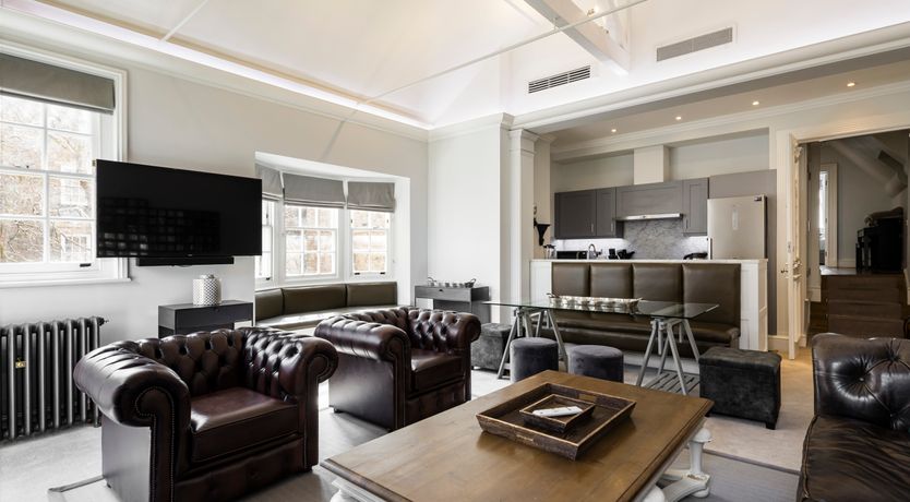 Photo of The White Bonnet