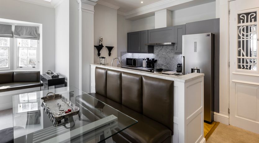 Photo of The White Bonnet