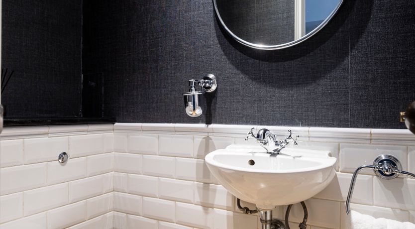 Photo of The White Bonnet