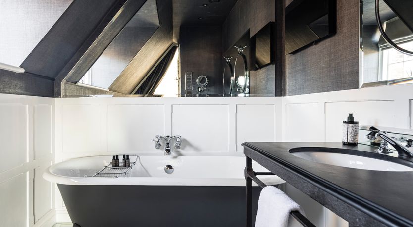 Photo of The White Bonnet